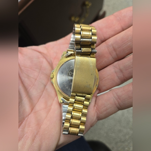 Vintage Detail Watch Quartz Japan MovtHas Some wear. New battery - Picture 5 of 5